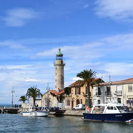 Mediterranee 32 - T2, Immeuble Devant La Plage, Au Centre-ville Du Grau-du-roi. 4 Personnes *